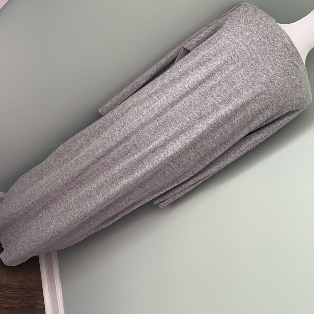 Buddy Basics Gray Hi Lo V Neck Long Sleeve Top - Picture 3 of 5